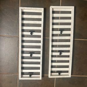 Hanging picture holders